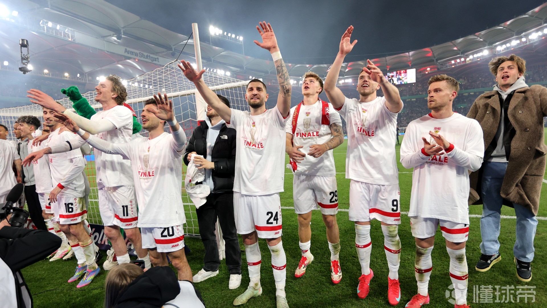 里程碑夜斯图加特绝杀压哨，德国杯冲刺阶段刷纪录，目标明确，临场指挥获称赞的简单介绍